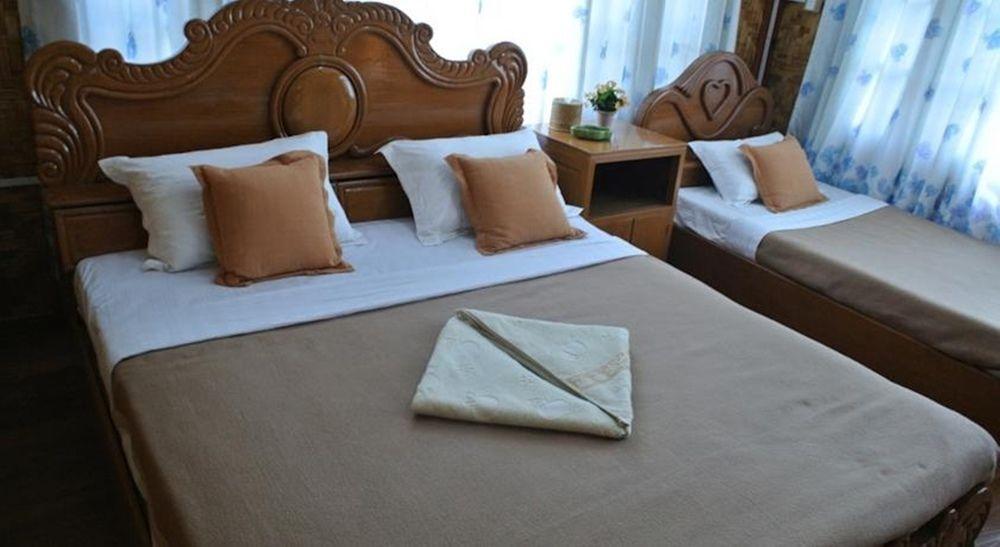 Bright Hotel Nyaung Shwe Exterior foto